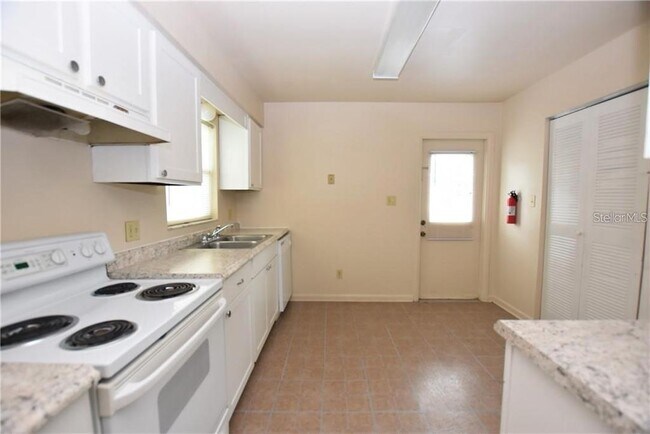Foto del edificio - 1426 E Fern Rd