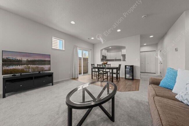 Foto del edificio - 2023 Hayden 3BR-2BA townhome in Redmond's Dry Canyon Community