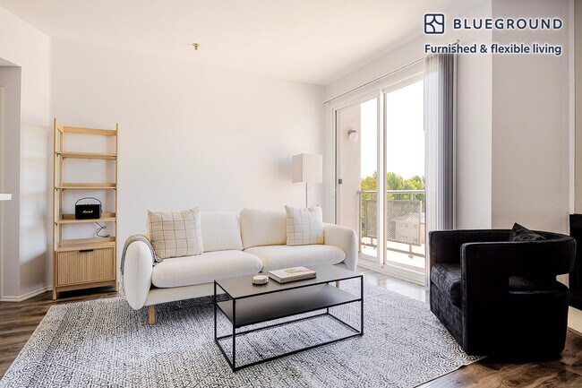 Building Photo - 1443 N Fuller Ave