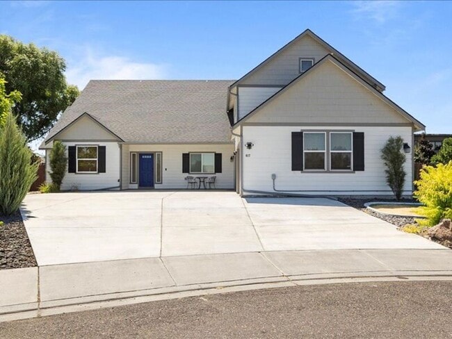 Building Photo - 617 Esperanza Ct