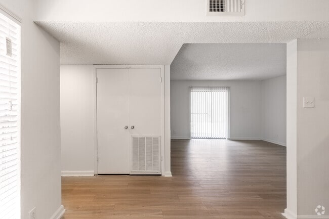 2BR, 1.5BA - 1004SF - Living Room - La Silva