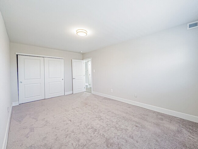 Foto del edificio - Forest Station Apartments