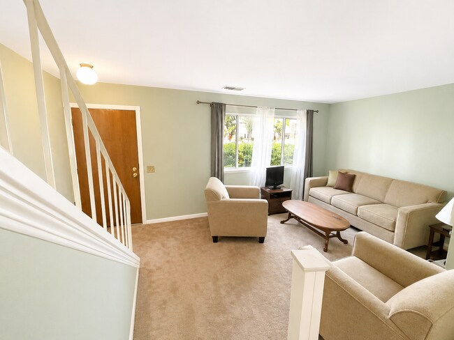 Building Photo - 1536 Drake Dr