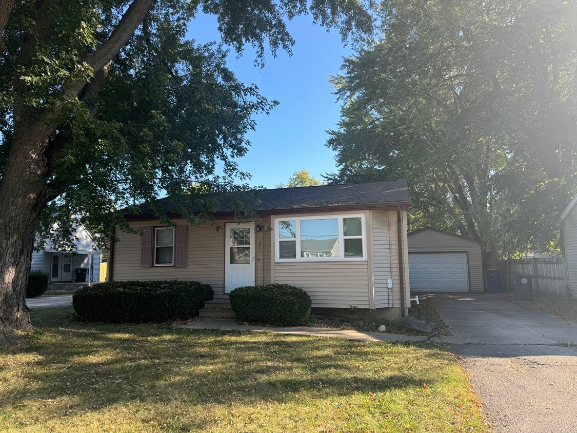 Primary Photo - 1811 Huntington Rd