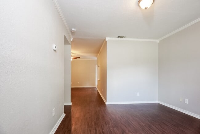 Foto del edificio - 1050 Brownwood Dr