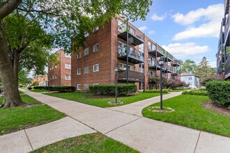 Building Photo - 2624 W Catalpa Ave