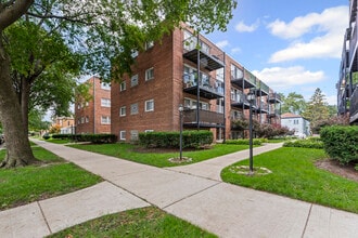 Building Photo - 2624 W Catalpa Ave