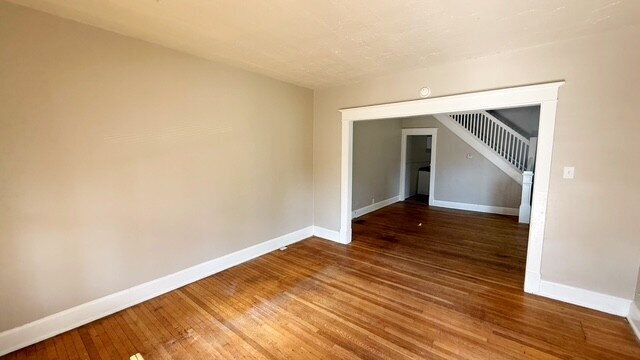 Foto del edificio - CENTER TOWNSHIP 3 BEDROOM DUPLEX AVAILABLE NOW!  ACCEPTS SECTION 8