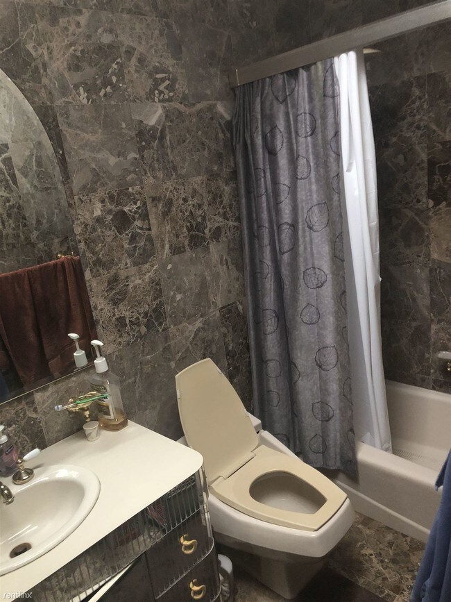 Foto del edificio - 3 br, 2.5 bath  - 6244 69th Pl