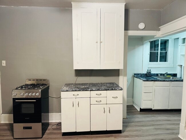 Building Photo - 195 D St