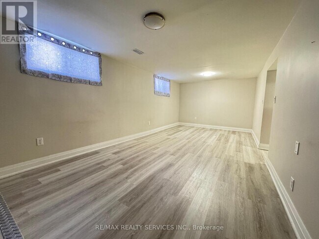 Photo du bâtiment - 52 Centre St N