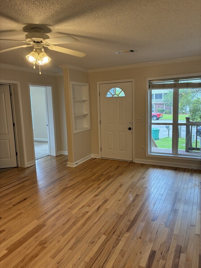 Foto del edificio - 820 Deer Trail Ln
