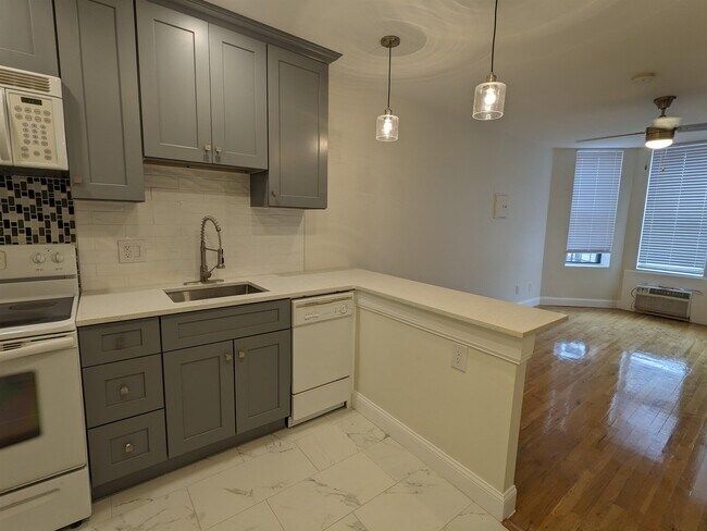 Building Photo - 222 48th St