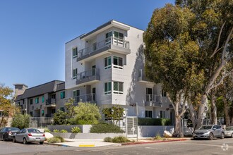 Building Photo - 10231 Woodbine St