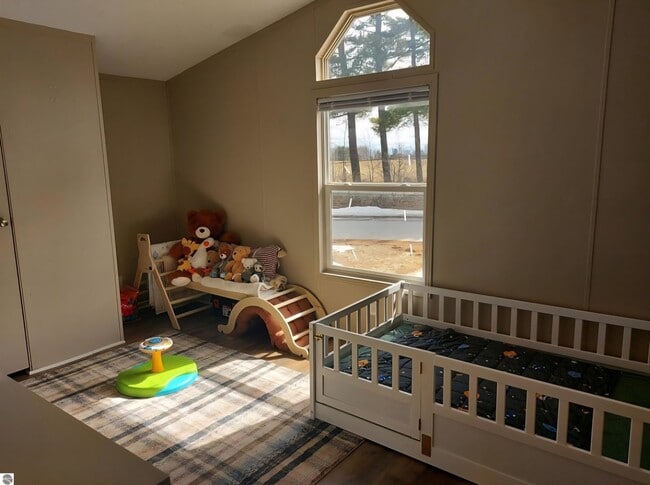 Foto del edificio - 4652 Meadow Lane Dr