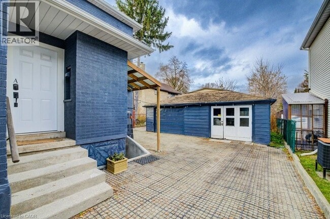 Building Photo - 604 Guelph St