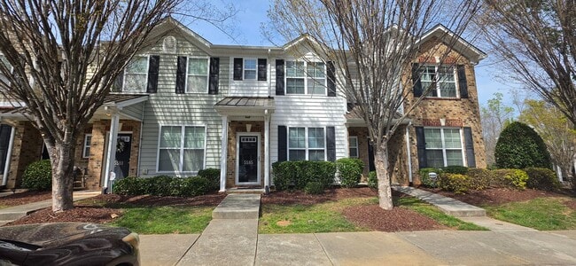 ****** $200 OFF FIRST FULL MONTH OF RENT!! ****** - ****** $200 OFF FIRST FULL MONTH OF RENT!! ****** House