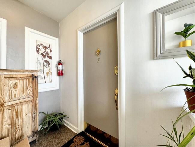 Building Photo - 1528 N Emerson Street Unit 7, Denver CO, 8...