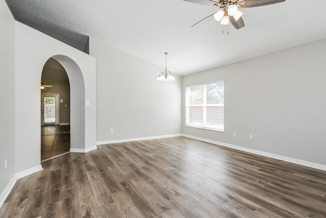 Foto del edificio - 652 Sitka Ct