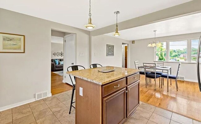 Building Photo - BEAUTIFUL HAVEN!  MOVE-IN READY 3 BEDROOM,...