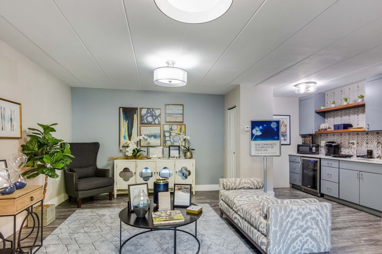 Parkway Apartments - Parkway Apartments