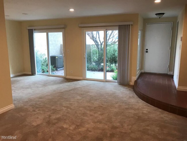 Building Photo - 2 br, 1.5 bath Townhome - 3719 Summershore Ln