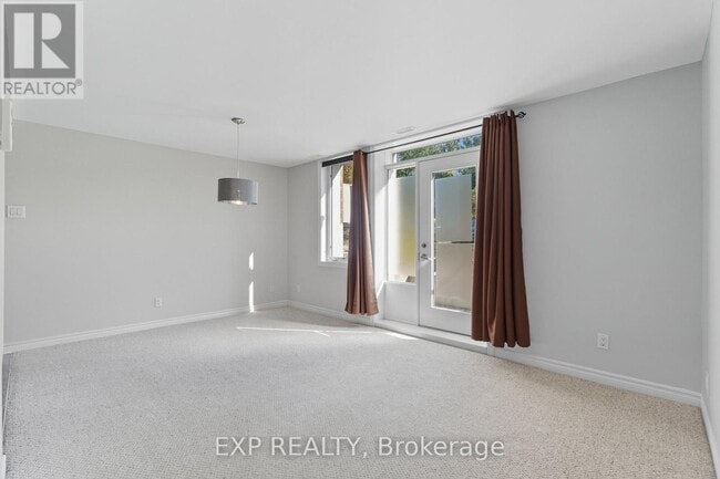 Building Photo - 330 Everest Private