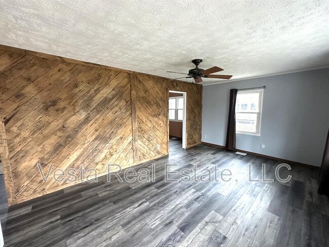 Building Photo - 727 Dale St