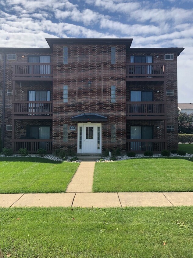 1120 Cedar St Unit 1B, Glendale Heights, IL 60139 Condo for Rent in