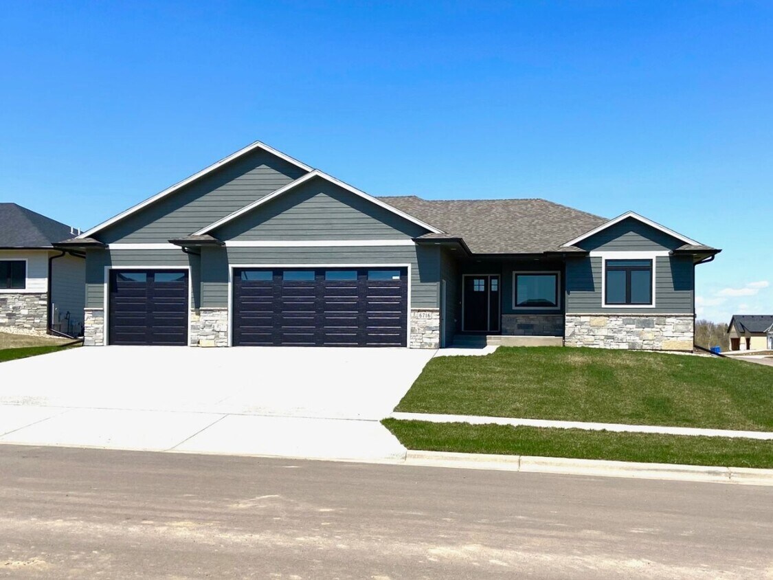 Foto principal - Luxurious 2-Bedroom Home in Sioux Falls
