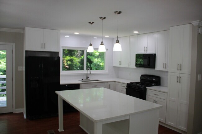 Building Photo - 3795 Admiral Dr