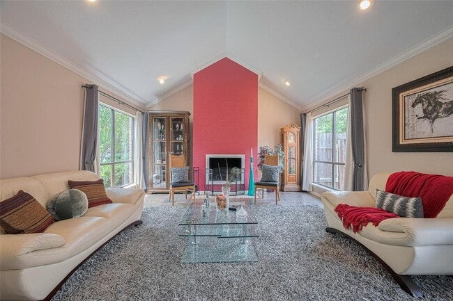 Building Photo - 12231 Carriage Hill Dr