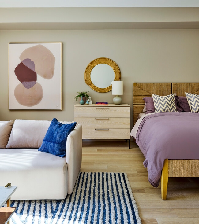 Interior Photo - 700 Broadway