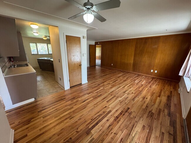 Foto del edificio - Cute home with spacious yard