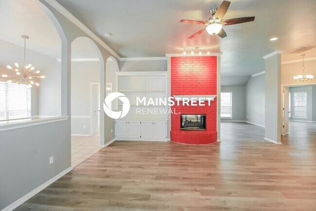 Building Photo - 4 Bedroom Pet-Friendly Home in Oklahoma City, OK with Main Street Renewal