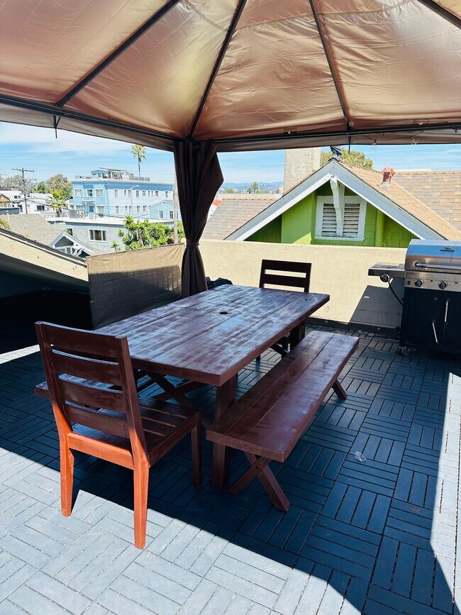 Foto del edificio - 36 Breeze Ave