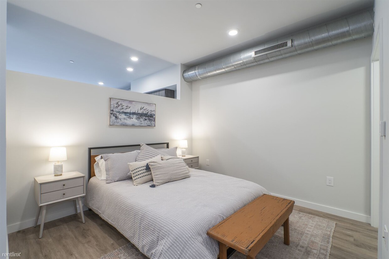 Primary Photo - 1 br, 1 bath Apartment - 2120 E York Street