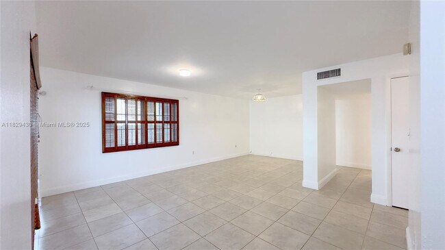 Foto del edificio - 8483 SW 137th Ave