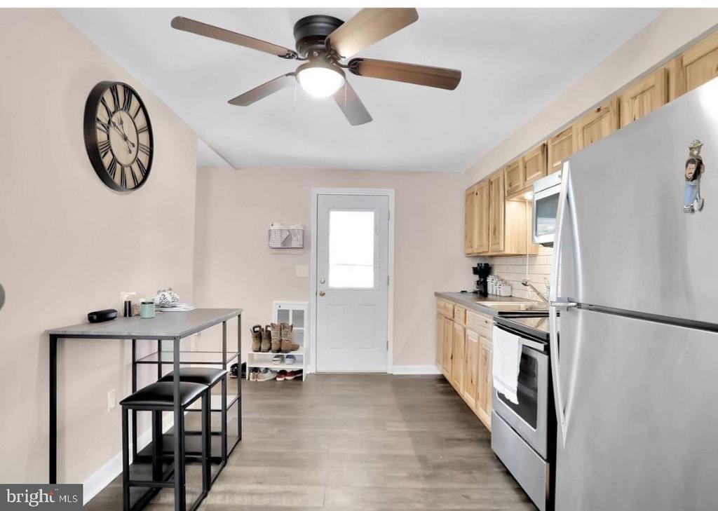 Primary Photo - 316 W 9th St