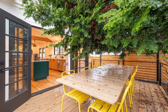 Foto del edificio - 2453 4th Ave W