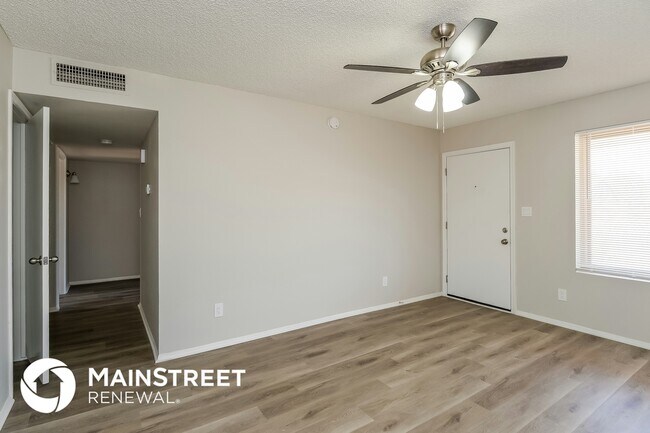 Foto del edificio - 2249 E Gable Ave