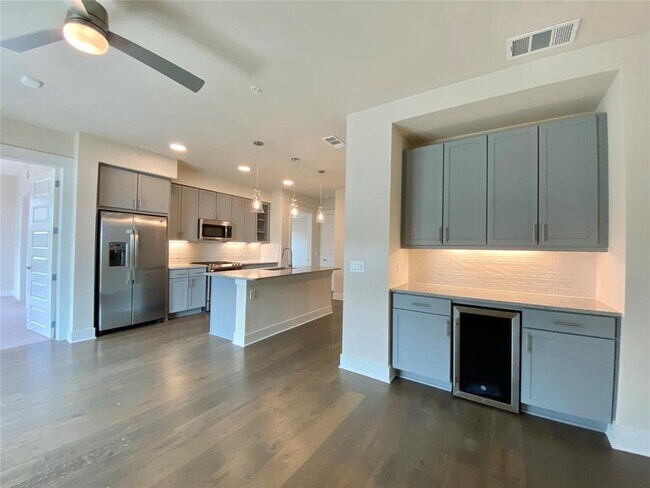 Foto del edificio - 3324 Oak Grove Ave