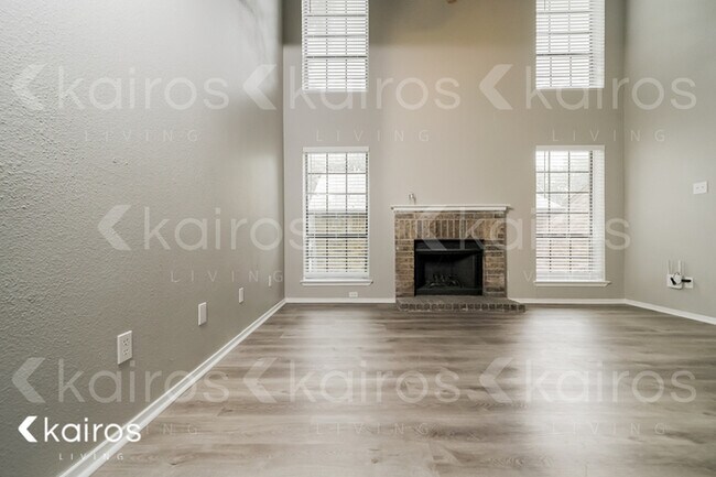 Foto del edificio - 2130 Woodnote