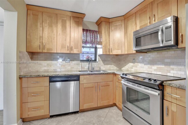 Foto del edificio - 9233 SW 8th St