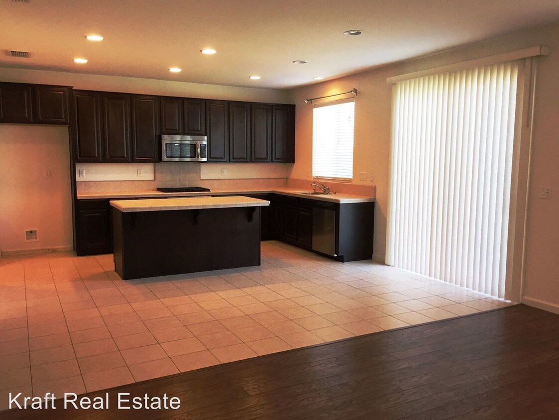 Foto principal - 2668 Woodfield Way