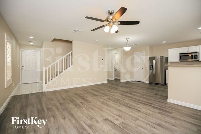 Foto del edificio - 8288 Vanity Fair Ln