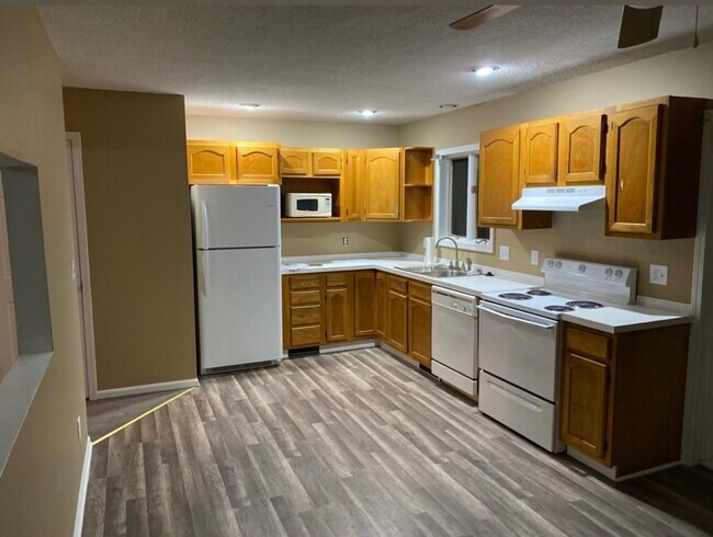 Building Photo - 142 Skyline Dr