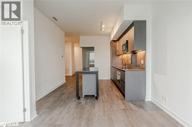 Building Photo - 39 Mary St