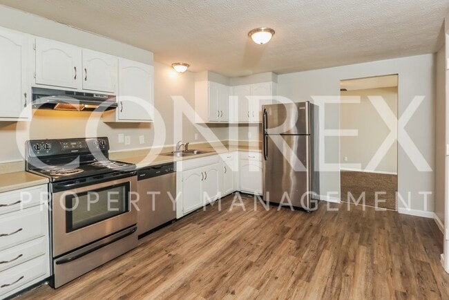 Building Photo - Wonderful Multi Level Home Located On A Cu...