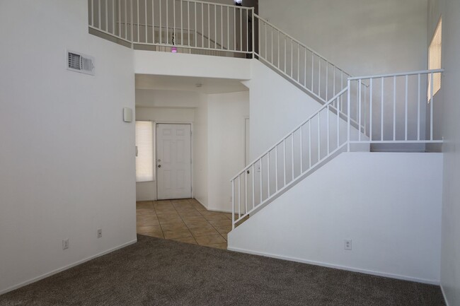 Building Photo - Lovely Two-Story home with Pool on Eastside!